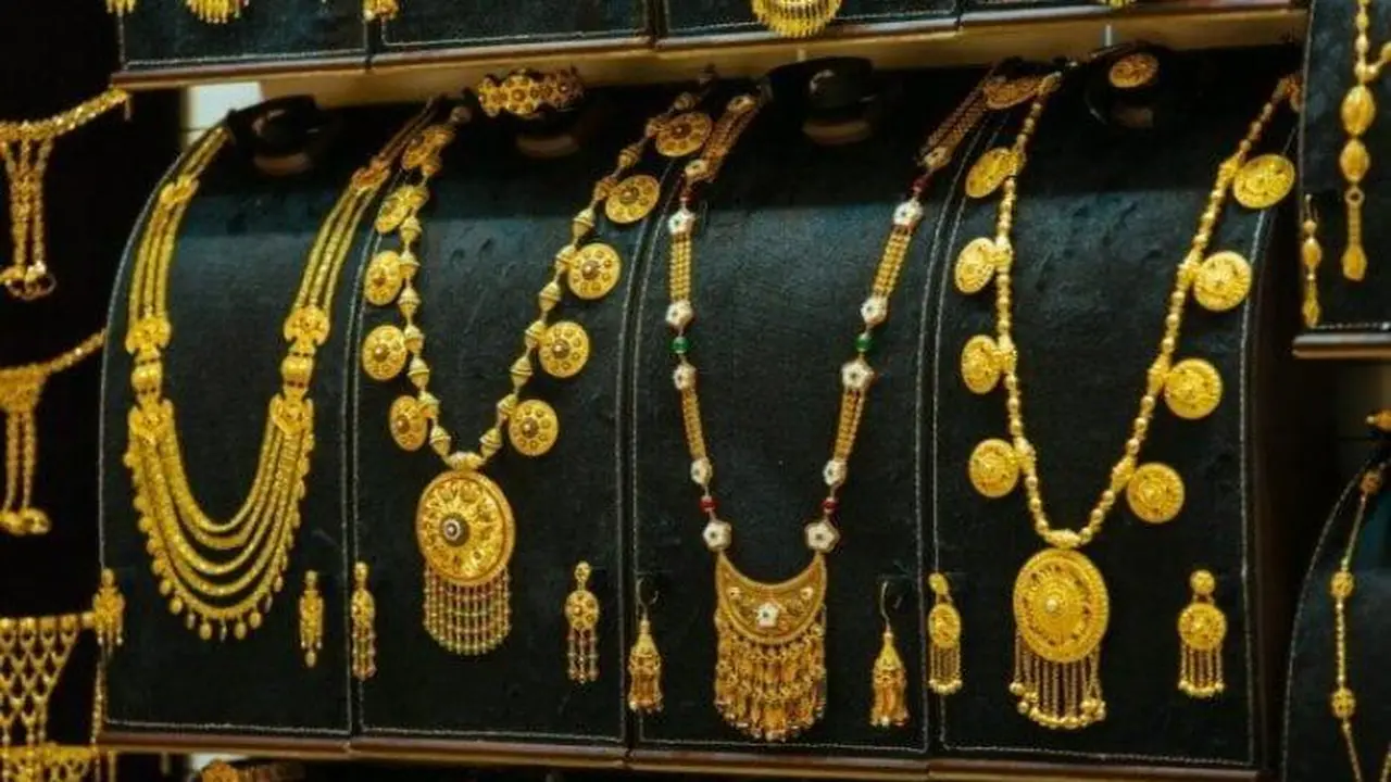 استقرار سعر الذهب في أول أيام عيد الفطر داخل محلات الصاغة بمصر